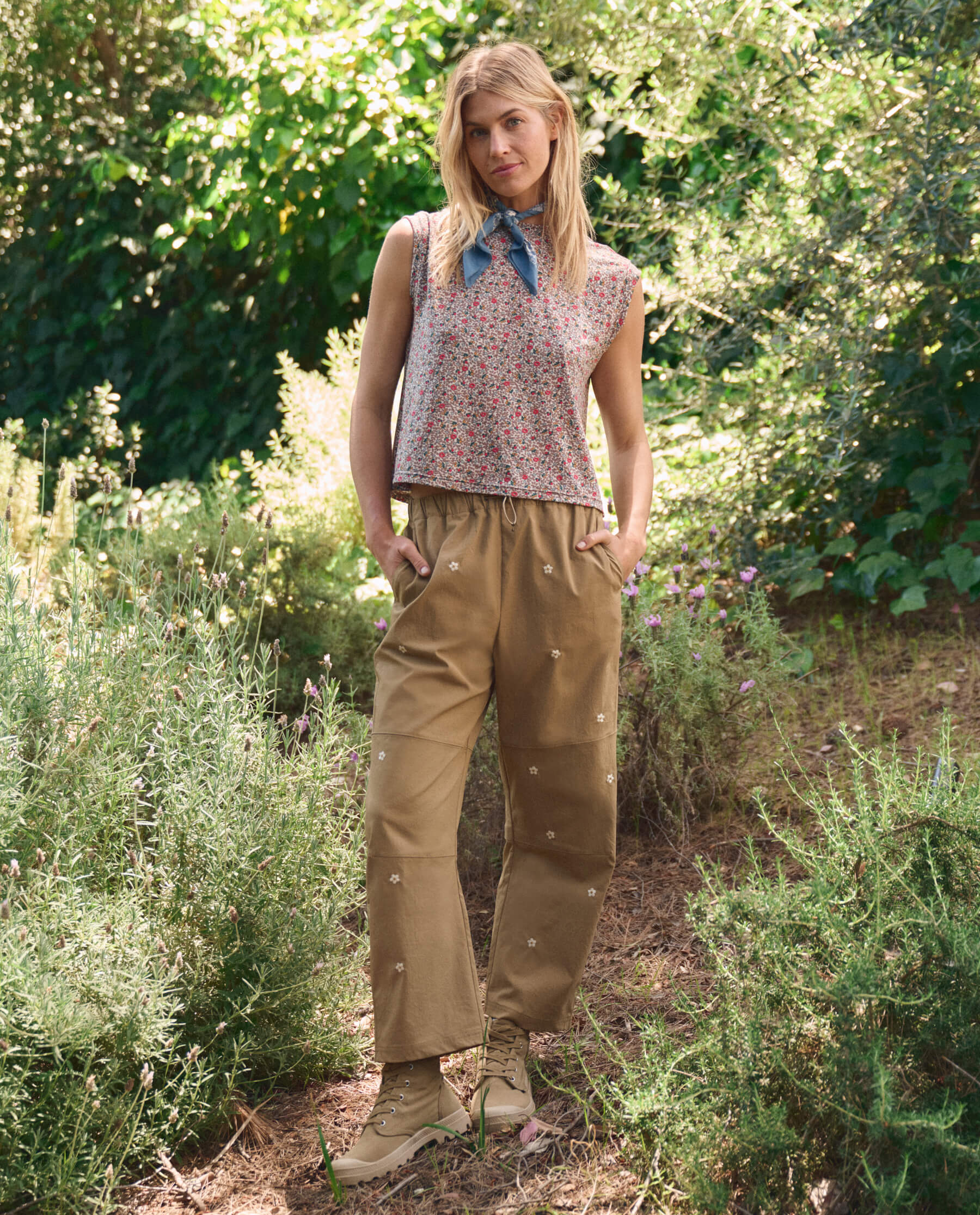 The Boxy Trail Tank. -- Sprouting Floral - Image 4