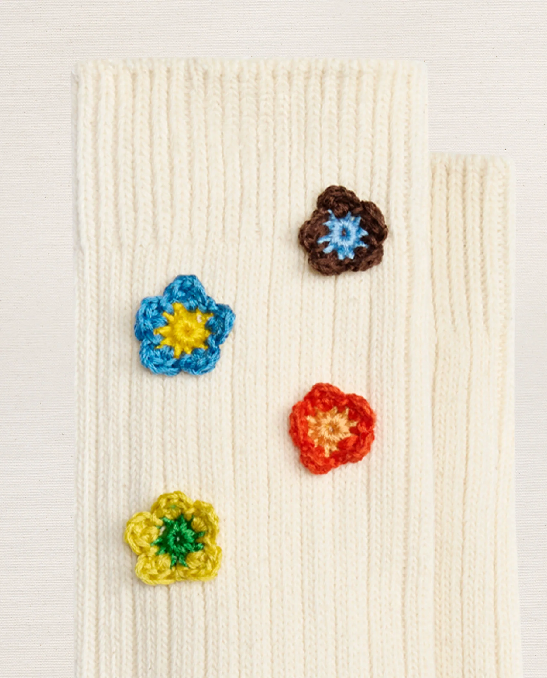 The Crochet Flower Sock (4 Flowers). -- Cream - Image 2