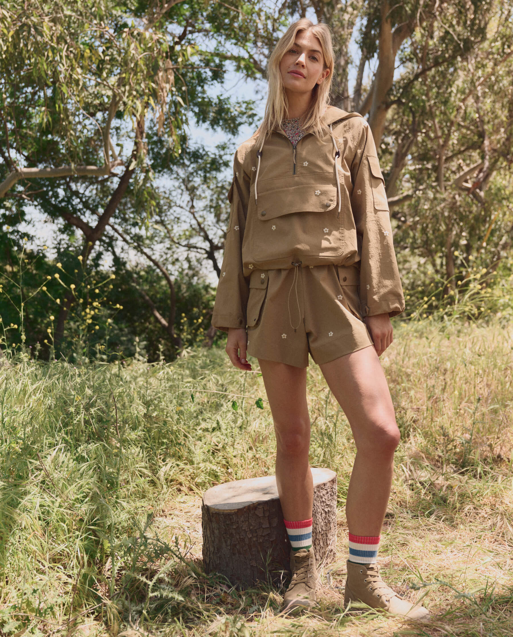 The Embroidered Cargo Short. -- Khaki With Cream Daisies - Image 3