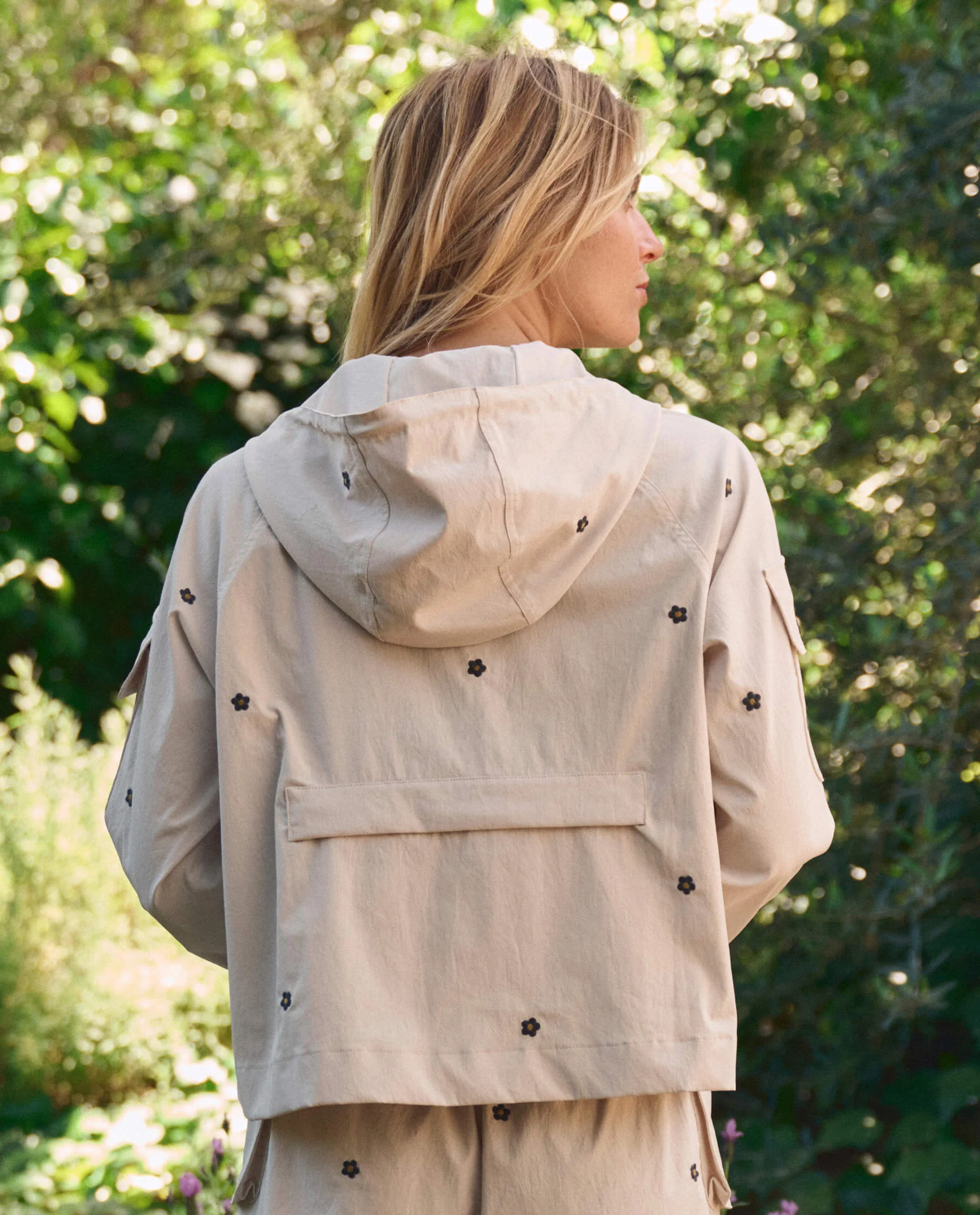 The Embroidered Cropped Trailhead Pullover. -- Cream With Black Daisies - Image 5
