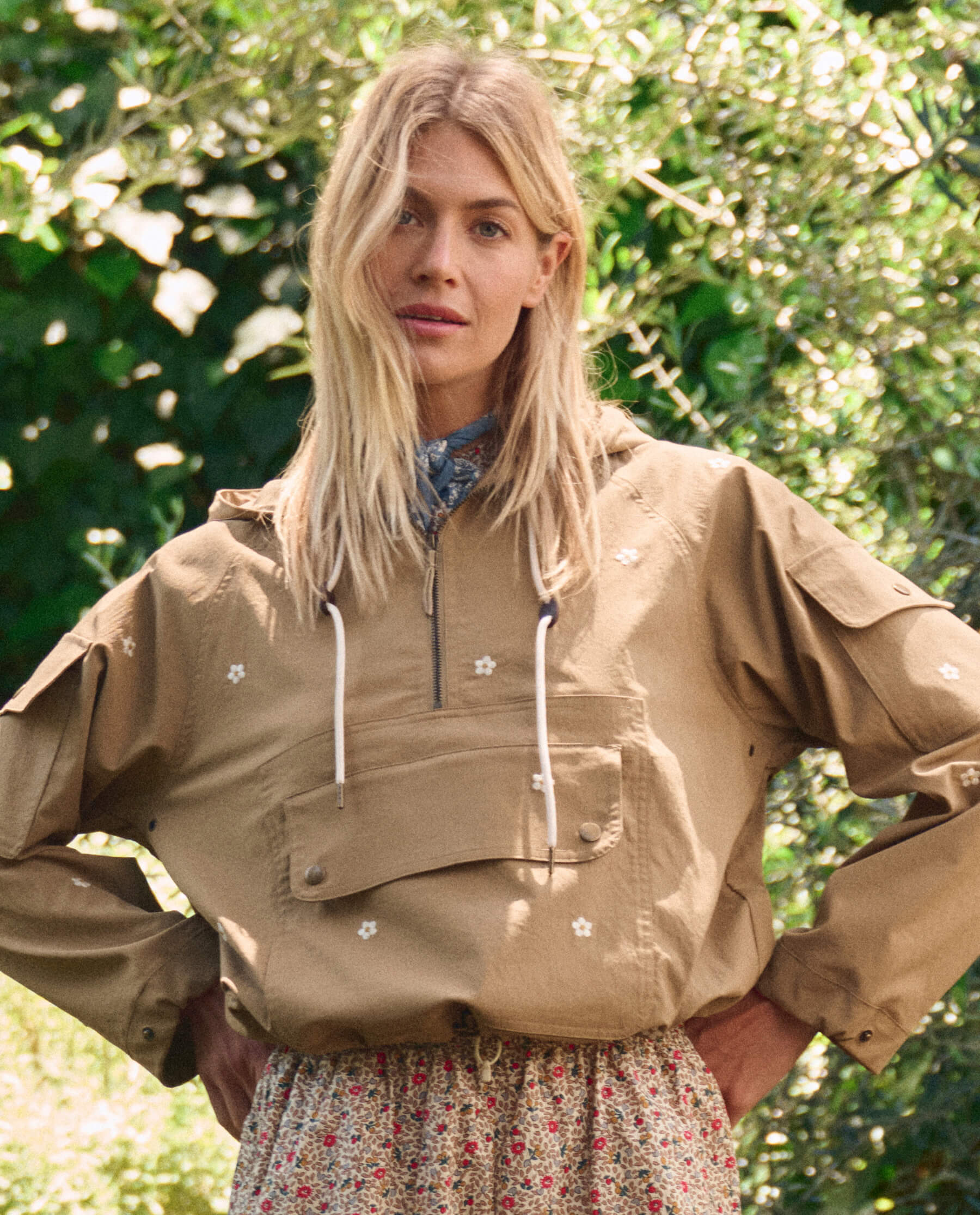 The Embroidered Cropped Trailhead Pullover. -- Khaki With Cream Daisies - Image 3