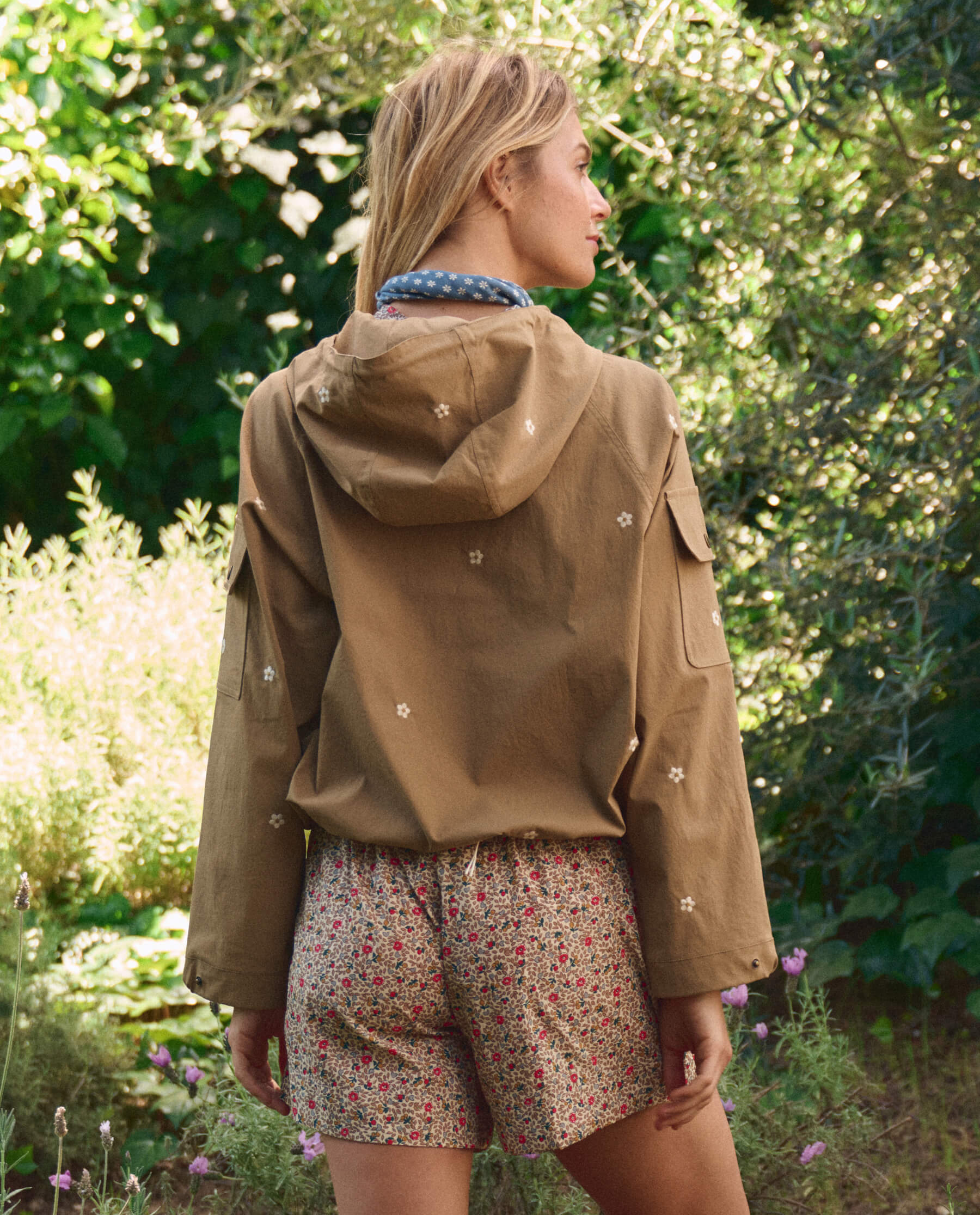 The Embroidered Cropped Trailhead Pullover. -- Khaki With Cream Daisies - Image 5