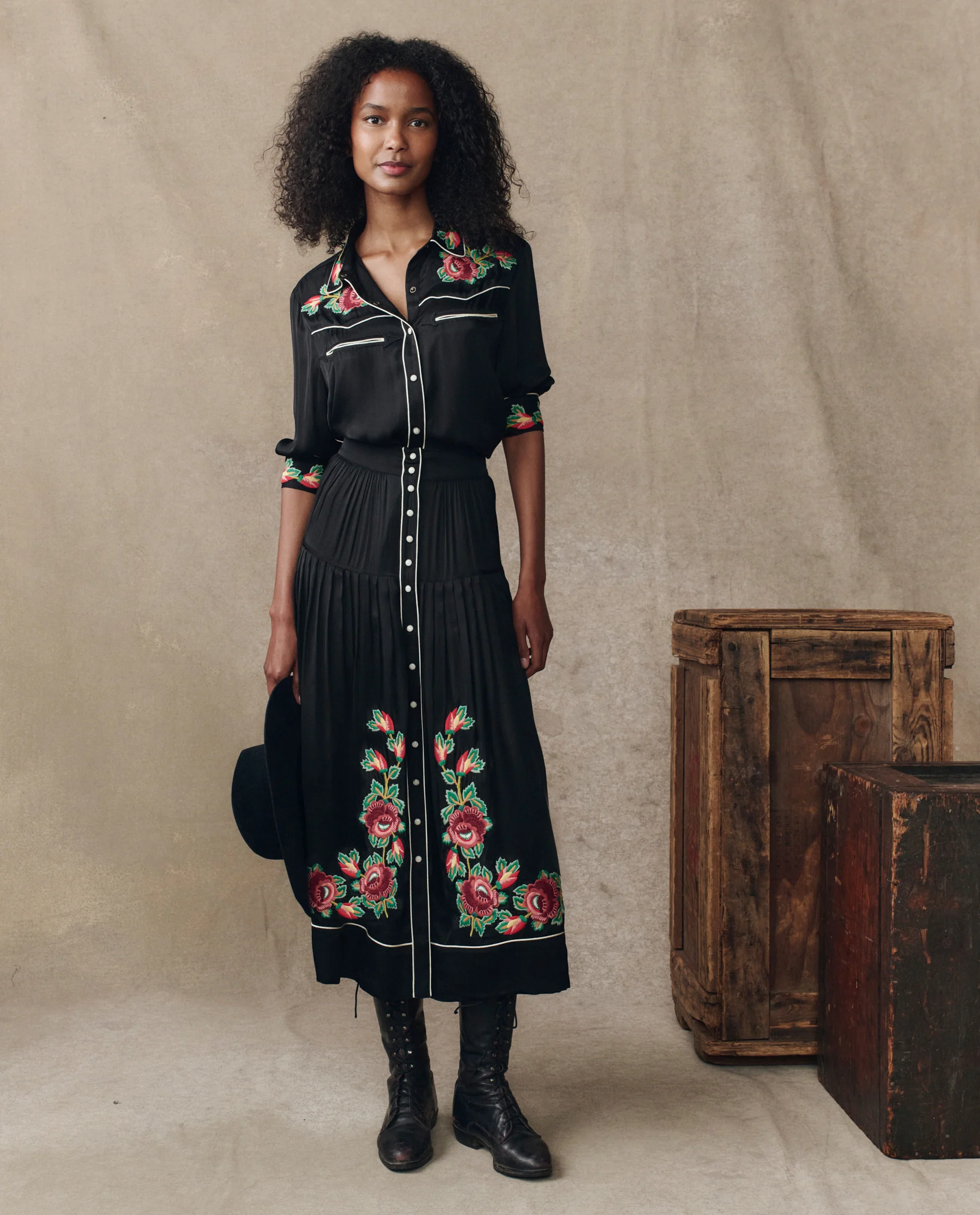 The Heirloom Rose Highland Skirt. -- Black - Image 4