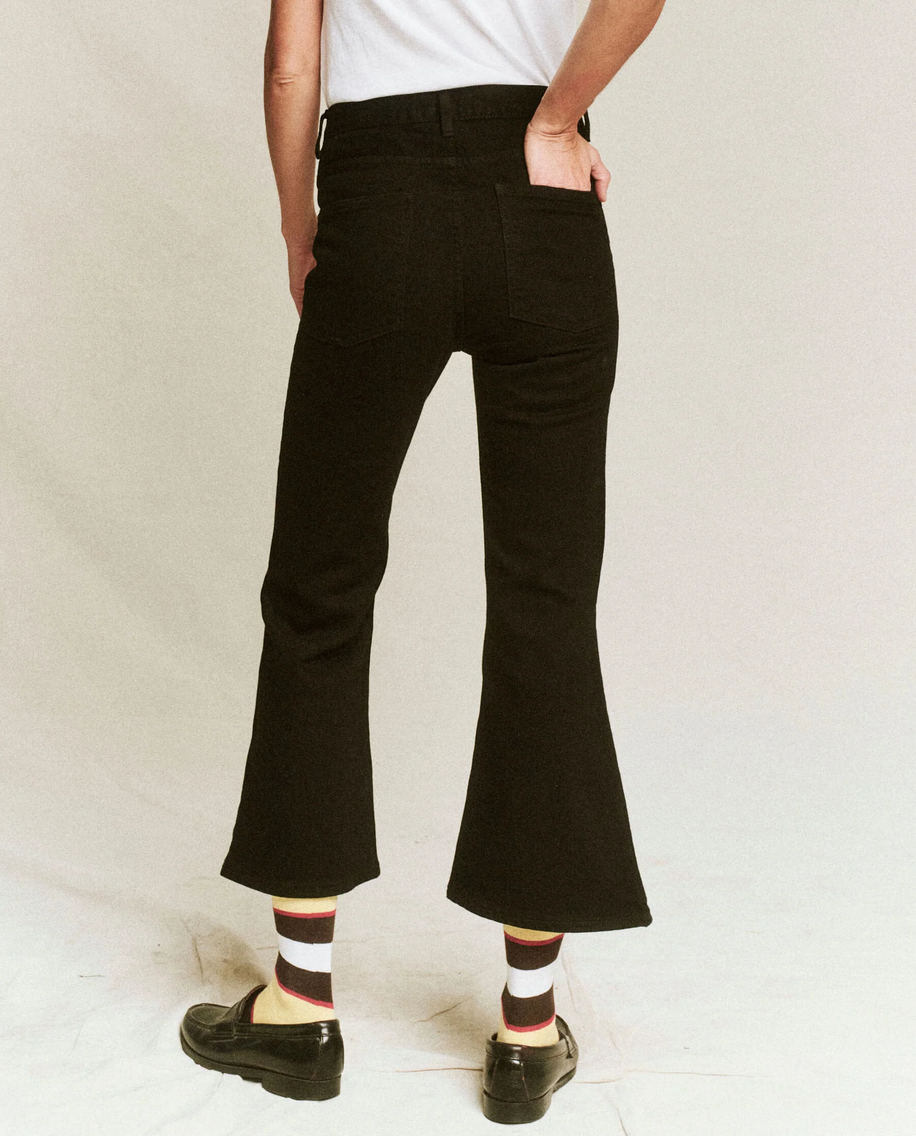 The Kick Bell Jean. -- Carbon - Image 3