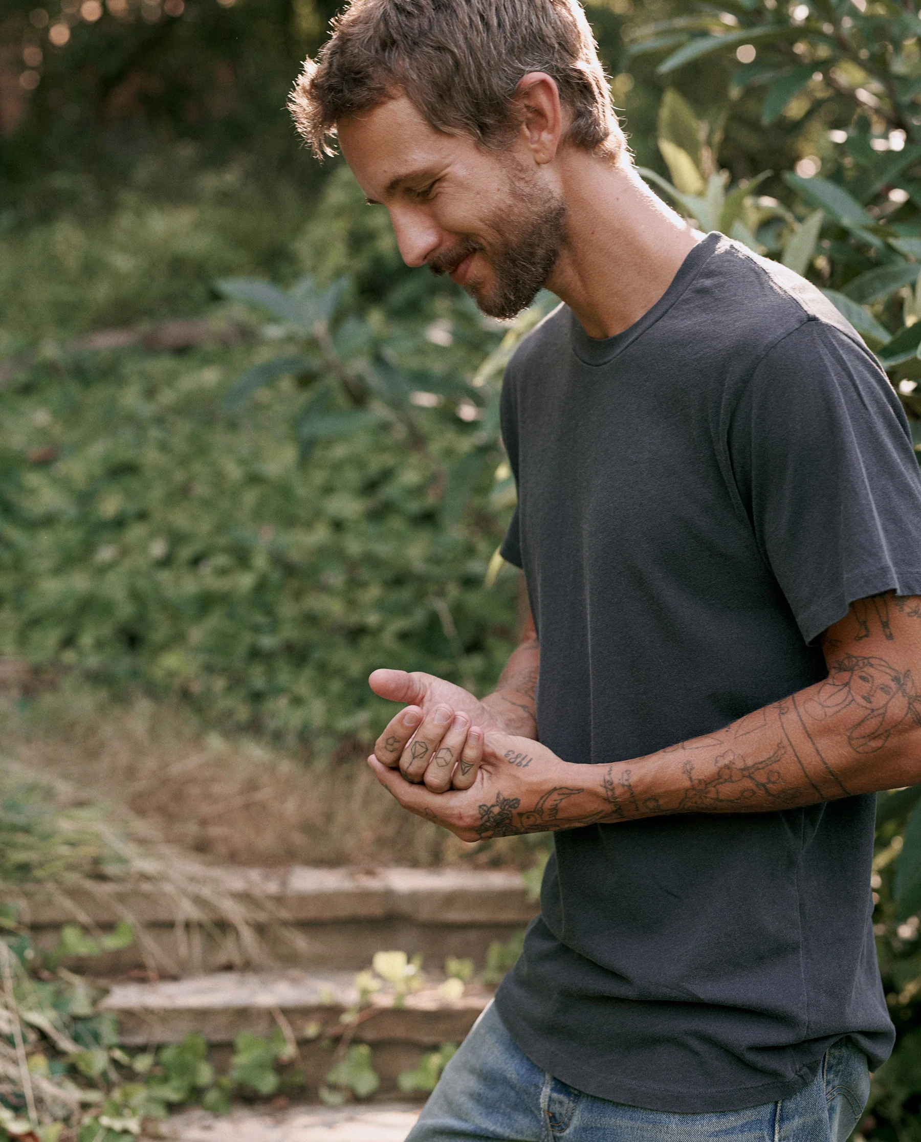 The Men's Slim Tee. -- WASHED BLACK - Image 4