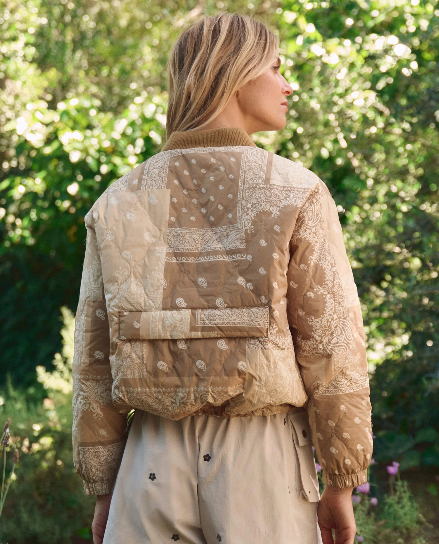 The Reversible Ultra Light Puffer. -- Khaki Bandana With Cream - Image 5