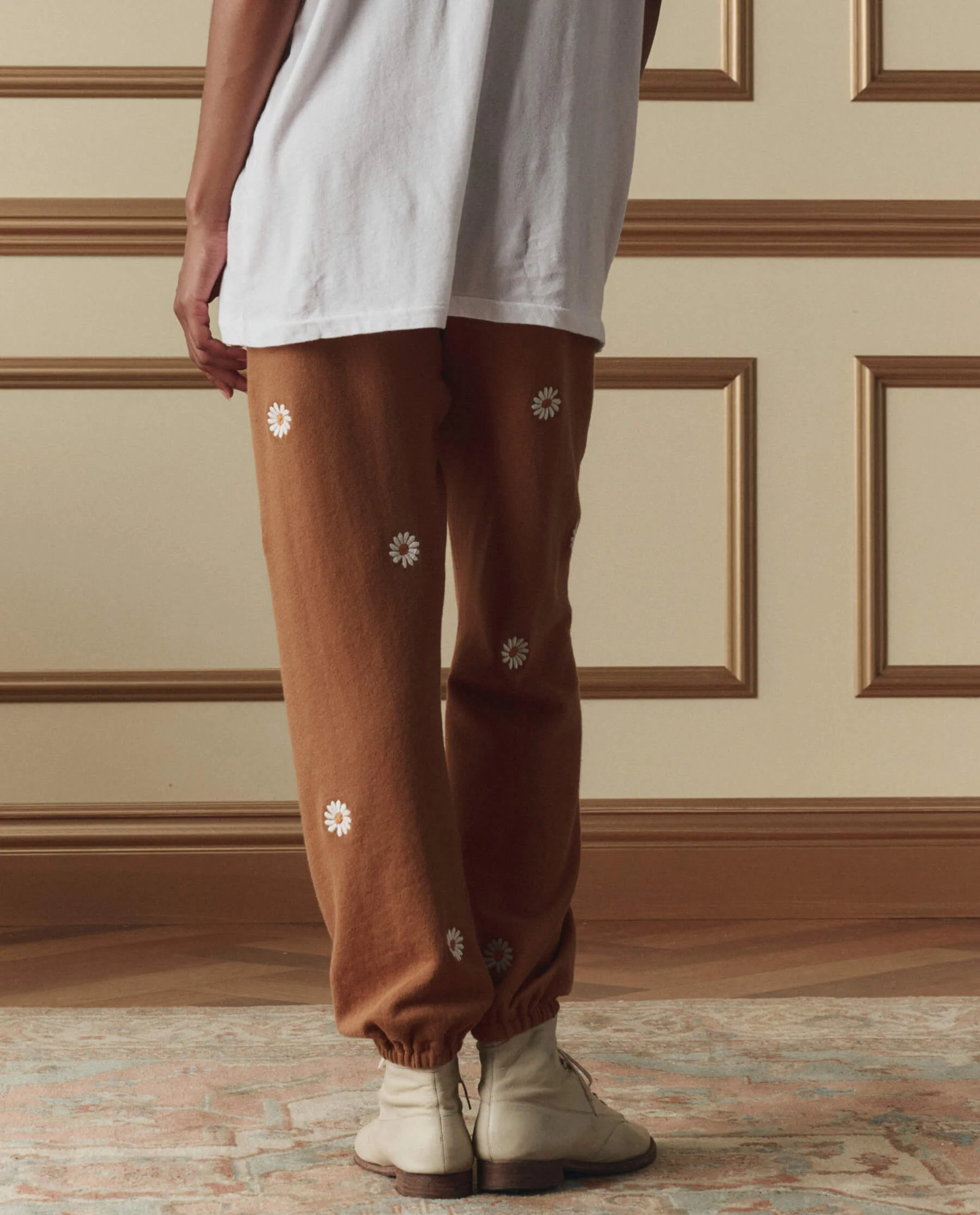 The Stadium Sweatpant W/ Floating Daisy Embroidery. -- Suntan - Image 3