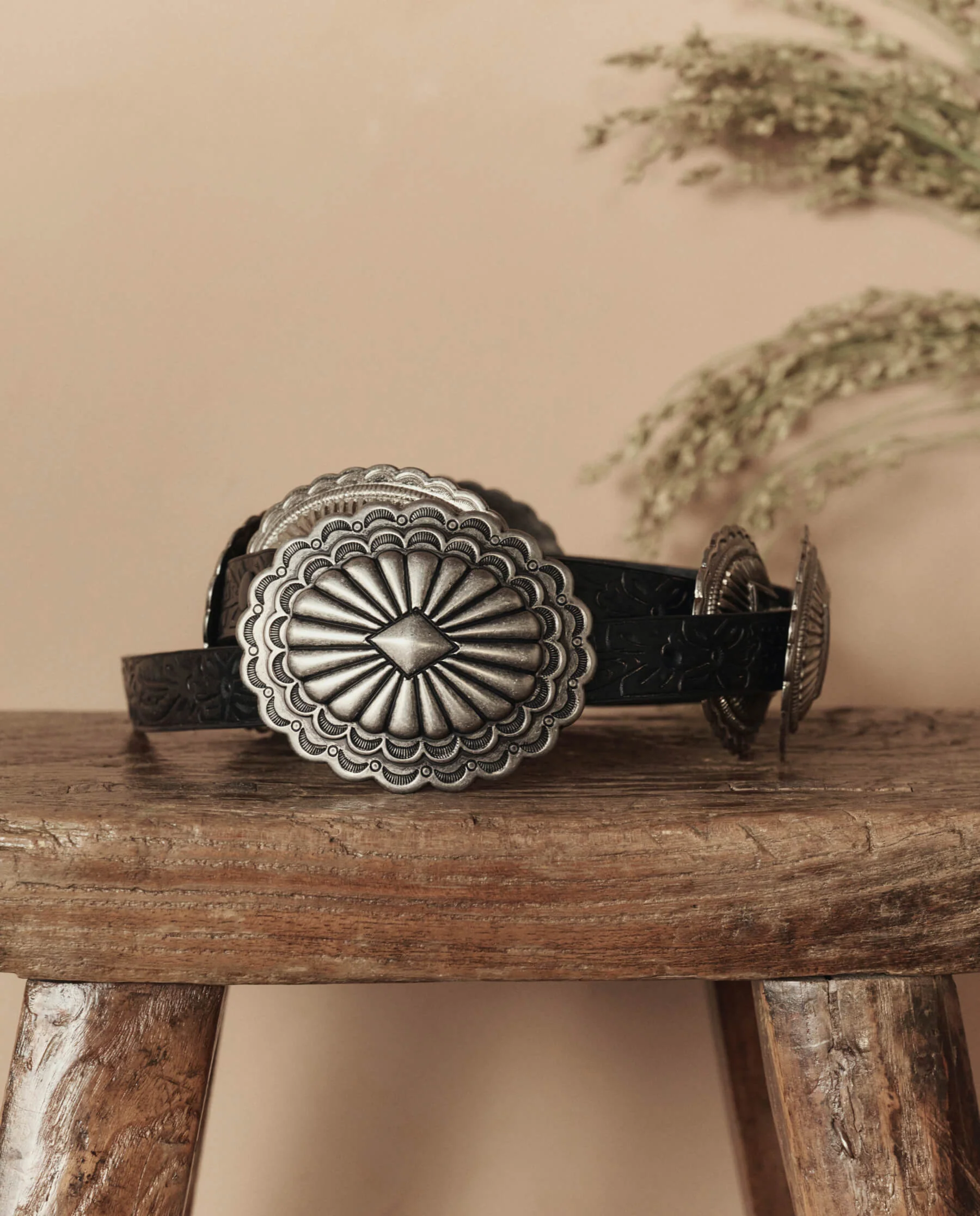 The Tooled Leather Concho Belt. -- Black With Silver - Image 4